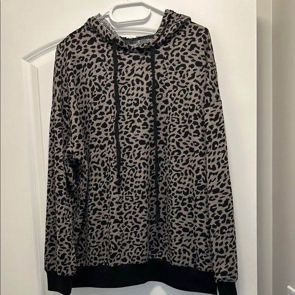 Leopard Print hoodie and pants matching set - Picture 2 of 6